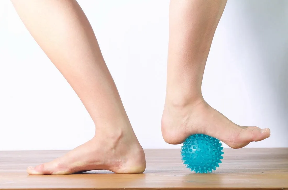 Source photograph: Feet with a massage ball